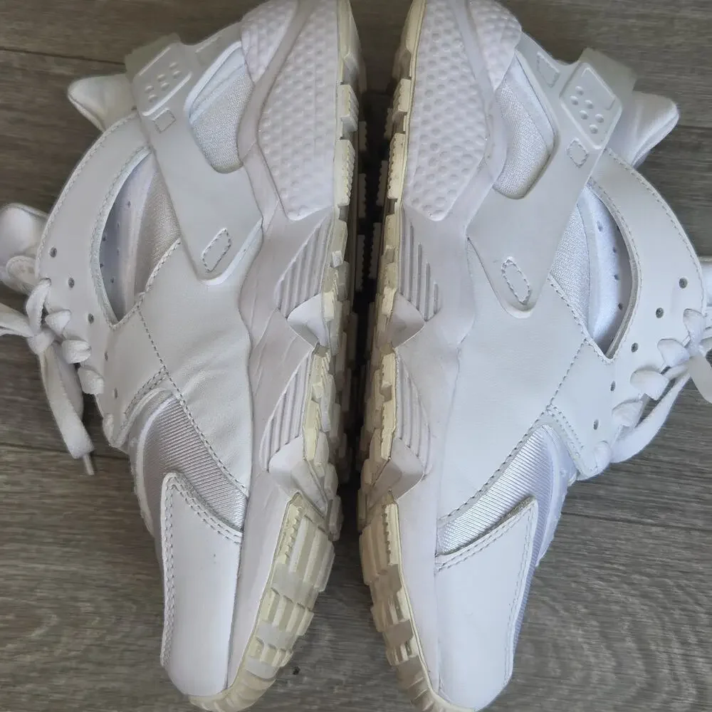 B2 Nike Air Huarache Triple White Women's US 7 Running Shoes (DD1068-102)
